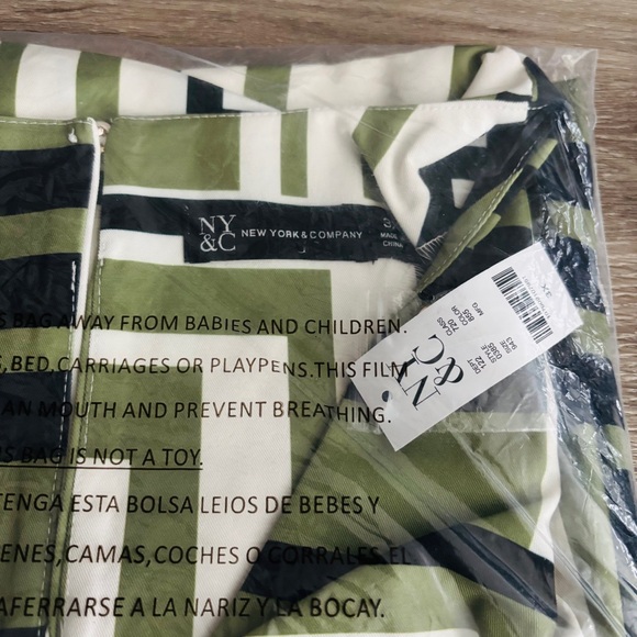 Geometric Print Twist Front Midi Dress NWT Size 3X - Picture 3 of 4